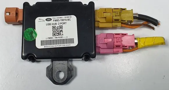 Jaguar XF X260 USB control unit FW93-19010-BC