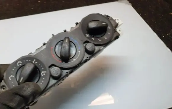 Ford Focus Climate control unit 69607321