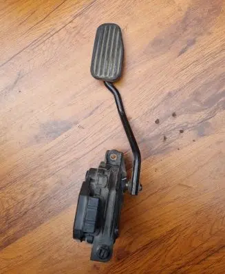 Volvo S70 V70 V70 XC Accelerator throttle pedal 9447135 00776906 9447137