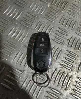Volkswagen Touareg II Ignition key/card 