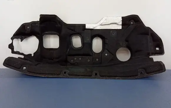 Engine bonnet/hood sound/heat insulation