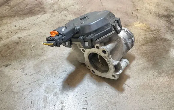 Peugeot Partner III Throttle valve 98359L01 V29060197 9813276480