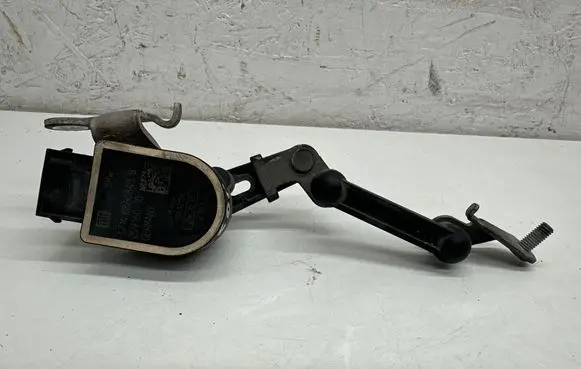 Headlight/headlamp level sensor