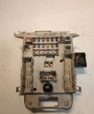 Toyota RAV 4 (XA20) Fuse module