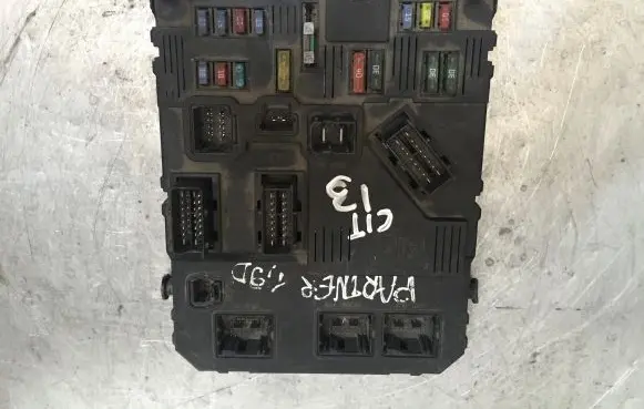 Peugeot 206 Central body control module 9653667780 PS1F0306 S18085120E