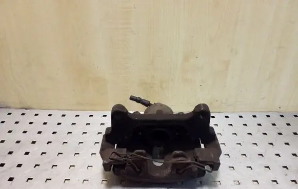 Volkswagen PASSAT B7 Front brake caliper