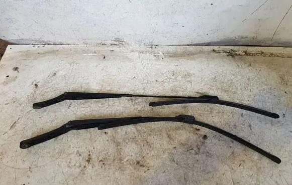 Volkswagen PASSAT B6 Windshield/front glass wiper blade 