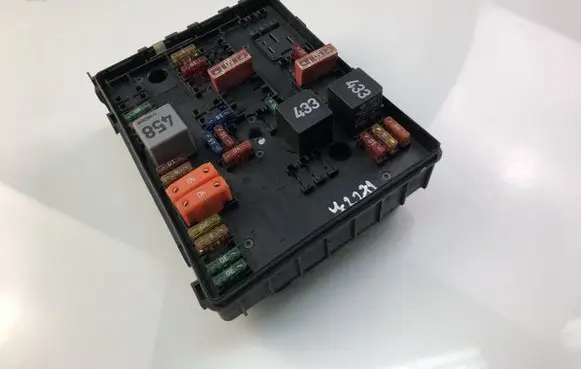 Volkswagen Caddy Fuse box set L2K000087