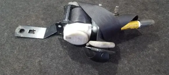 Nissan Almera Front seatbelt