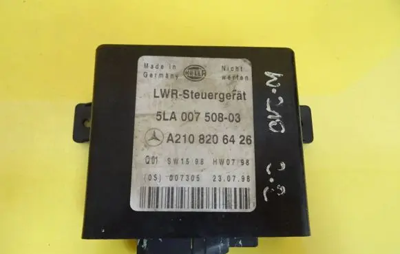 Mercedes-Benz E W210 Light module LCM A2108206426 5LA007508-03
