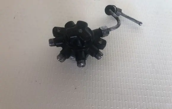 Ford S-MAX Fuel distributor 4M5Q9D280DB 07129147119070775888