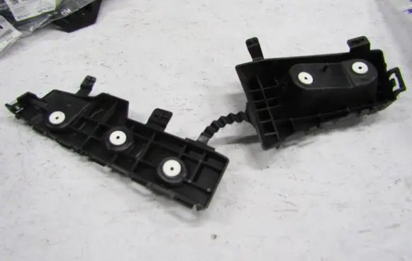Opel Mokka Bumper support mounting bracket corner 95256260