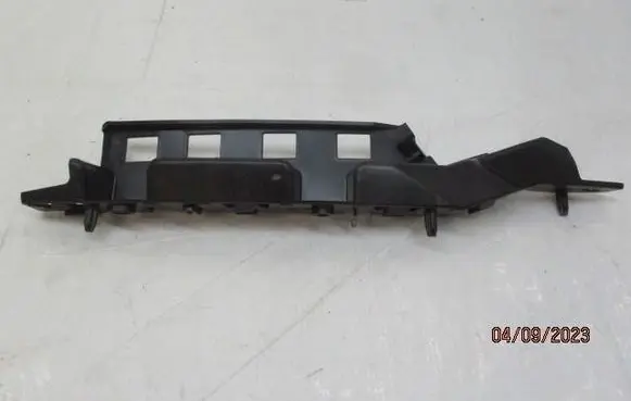 Citroen DS7 Crossback Fender mounting bracket 9816814780