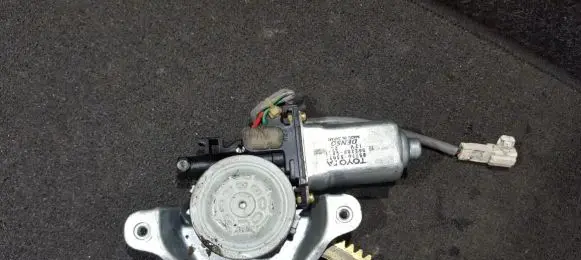Lexus IS 200-300 Front door window regulator motor 8571053010 0621009831