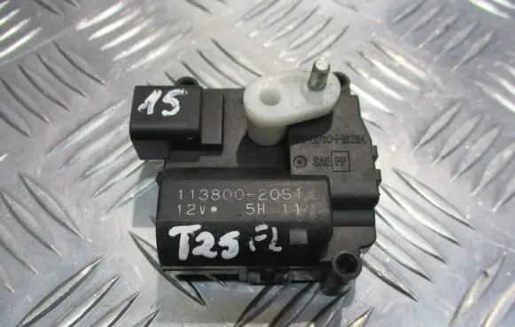Toyota Avensis T250 Central body control module 113800-2051