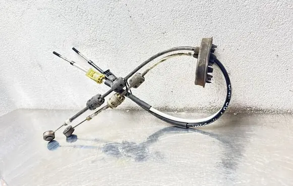 Opel Insignia A Gear shift cable linkage 55560992
