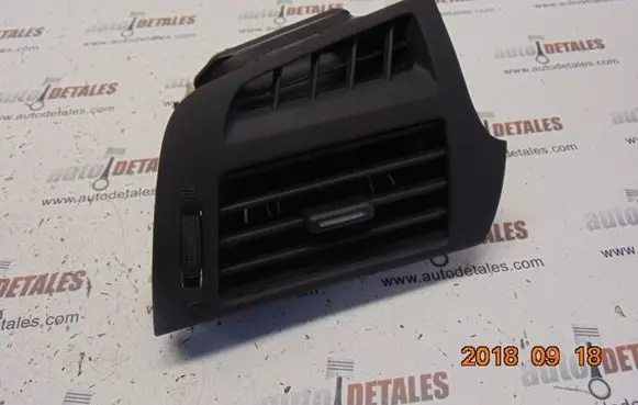 Toyota Verso Dashboard side air vent grill/cover trim 556500F030