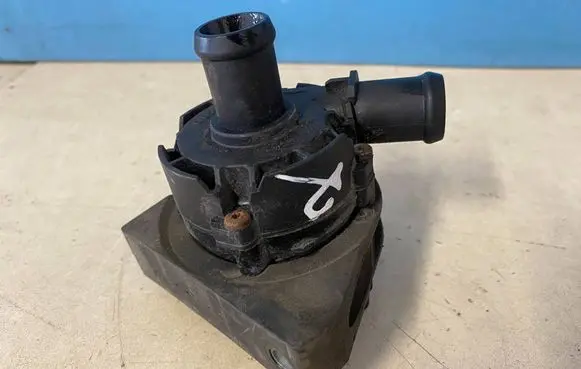 Skoda Octavia Mk3 (5E) Electric auxiliary coolant/water pump 5C0965567A