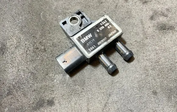 BMW 3 G20 G21 Exhaust gas pressure sensor 8570686 07C19 5061