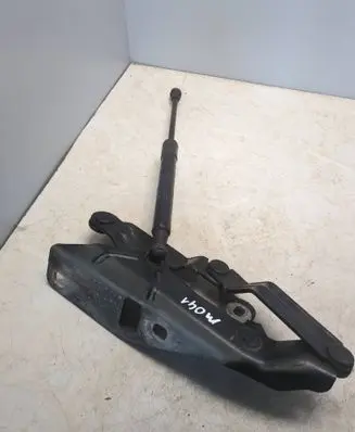 Engine bonnet/hood hinges
