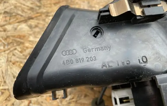 Audi A6 S6 C5 4B Rear air vent grill 4B0815743