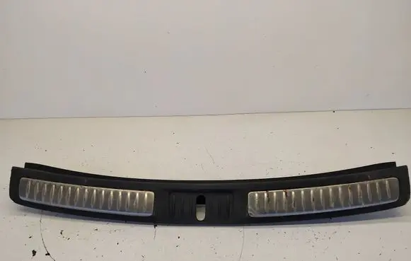 Trunk/boot sill cover protection