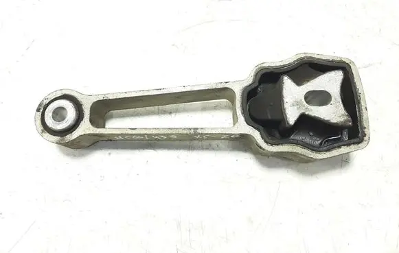 Volvo XC70 Engine mount bracket 