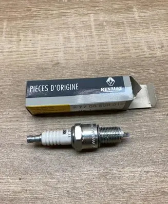 Renault Megane II Spark plug 7700500012