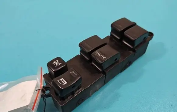 Nissan X-Trail T30 Electric window control switch IMPRK1371532
