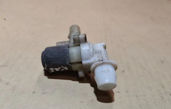 Chrysler Sebring (FJ - JX) Windscreen/windshield washer pump 