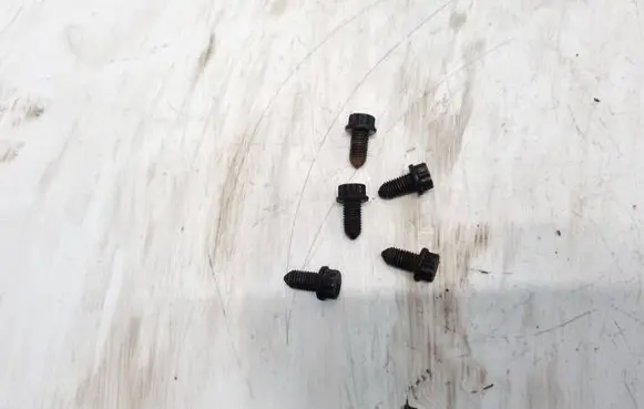 Volkswagen Golf V Nuts/bolts 