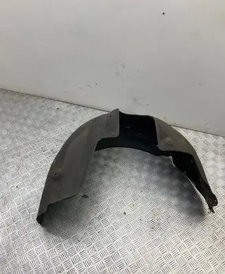 Rear arch fender liner splash guards