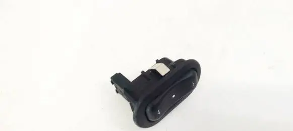 Opel Zafira A Electric window control switch 90561388 13363100