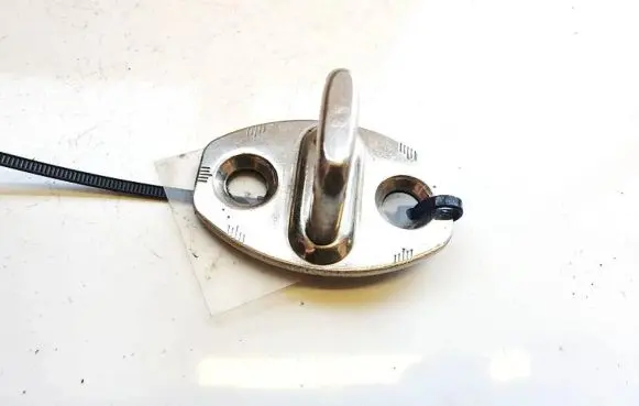 Audi Q7 4L Front door lock loop/hook striker 8z0837033