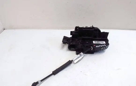 Hyundai Genesis Front door lock 813252M010