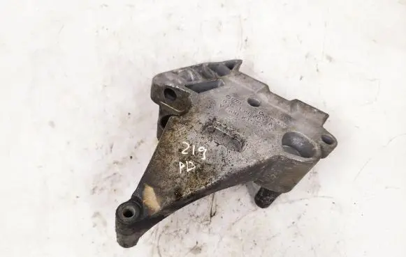 Volkswagen Touran I Engine mounting bracket 03G199207A V500KTS22