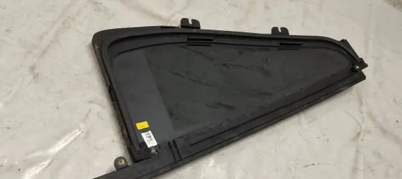 Volvo XC90 Rear vent window glass 31352994 1226189