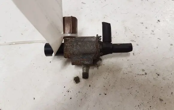 Mazda 6 Vacuum valve K5T46591