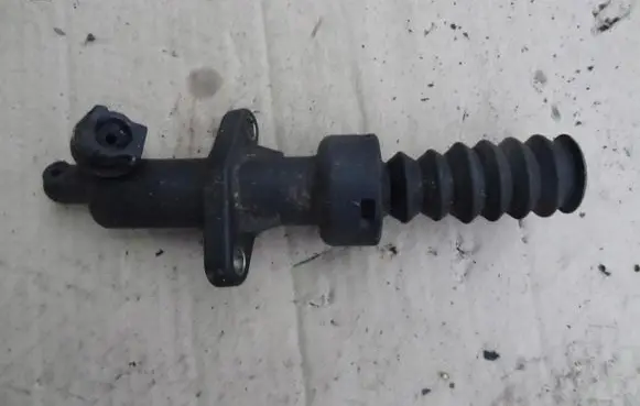 Clutch slave cylinder
