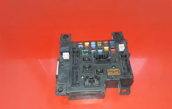 Citroen C-Crosser Fuse module 8637A318 519087902 L8637001A