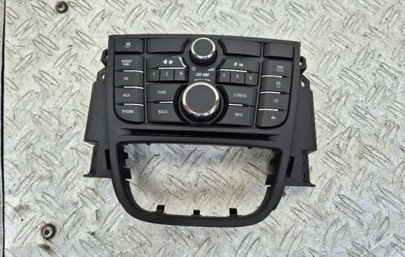 Head unit multimedia control