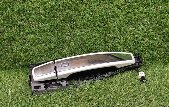 Buick Encore I Front door interior handle 630109202