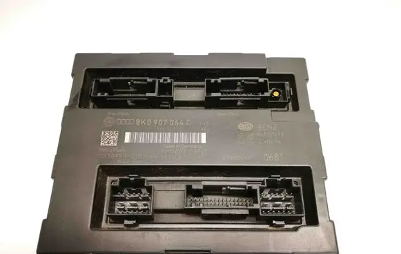Audi A4 S4 B8 8K Central body control module 8K0907064C