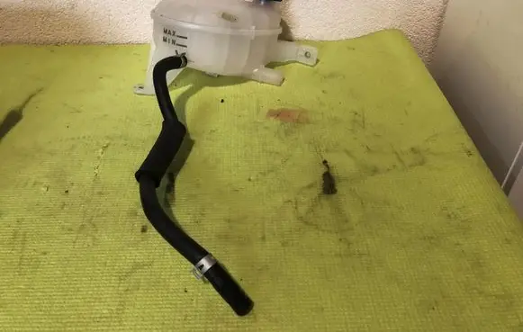 KIA Niro Coolant expansion tank/reservoir 25430G2000