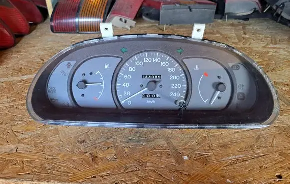 Mitsubishi Lancer Speedometer (instrument cluster) MB899862 758950