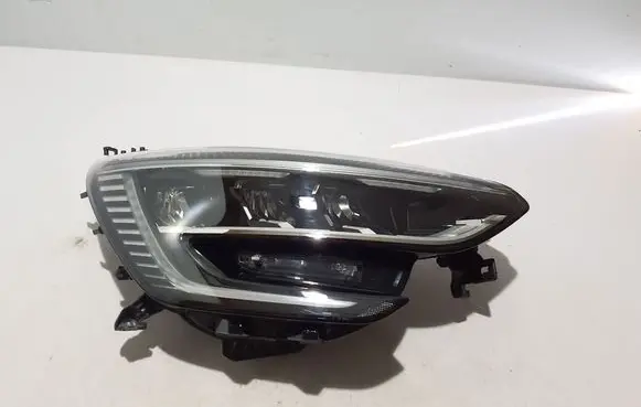 Renault Megane IV Headlight/headlamp 260105675R
