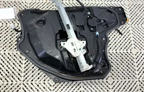 Mazda 3 II Front door window regulator with motor