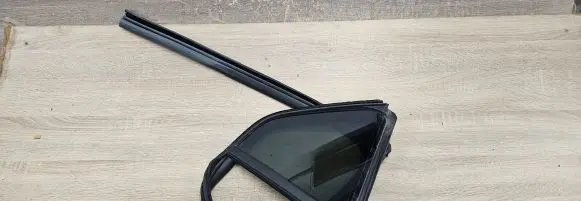 KIA Sportage Rear side window 83530R2010 DA15175D