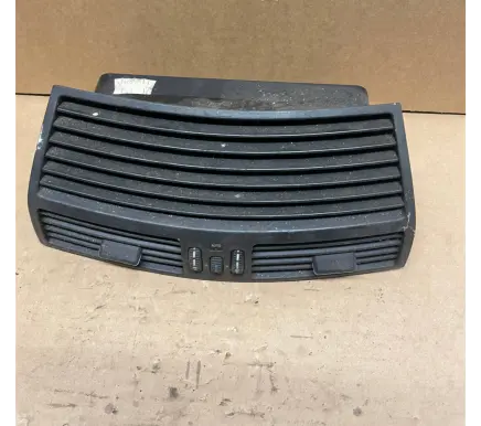 Rear air vent grill