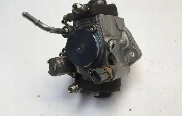 Mitsubishi L200 Fuel injection high pressure pump 1460A096